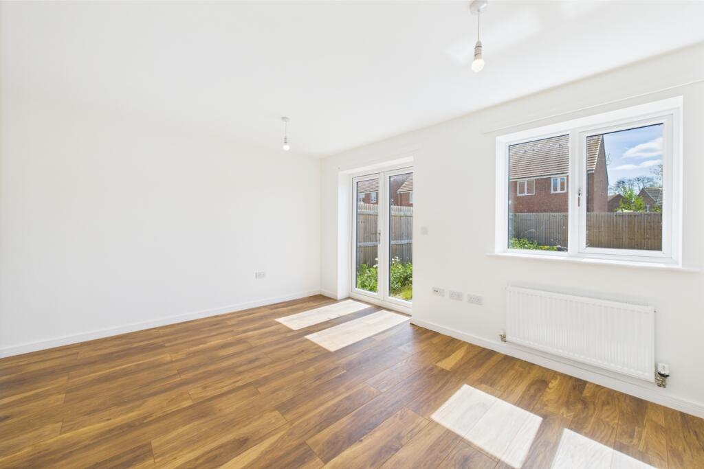 CAM03162G0-PR0256-STILL003