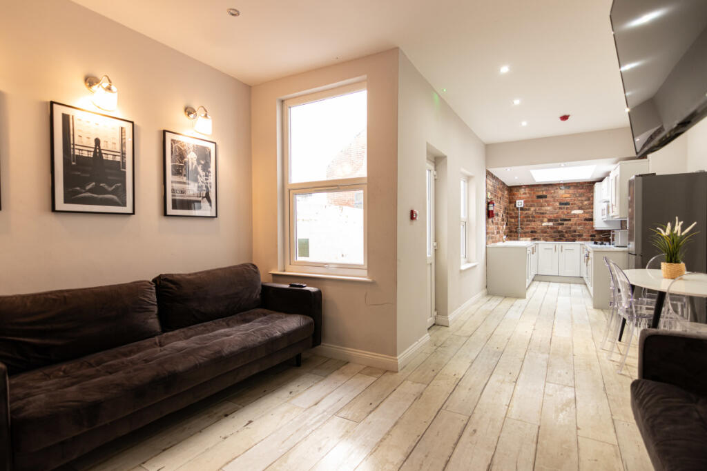 12MR Living Area / Kitchen