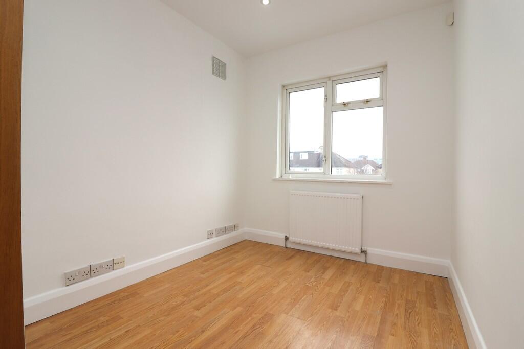 37 Kingsmead Aven...