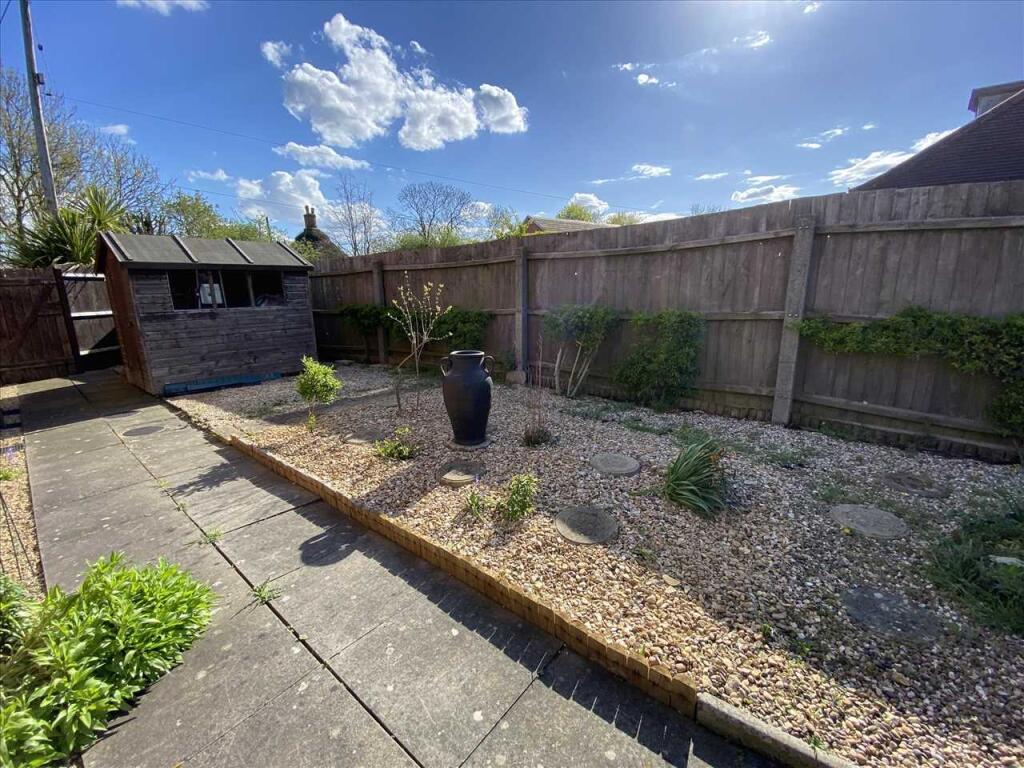 Side Garden: