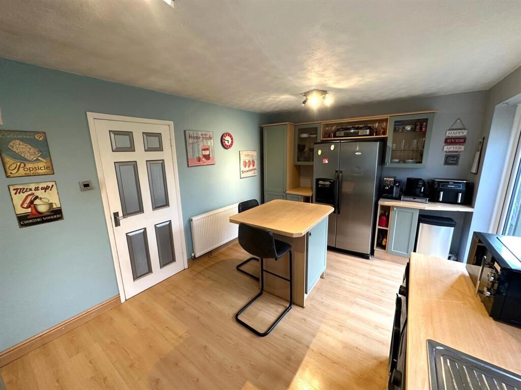 kitchen 3.jpg