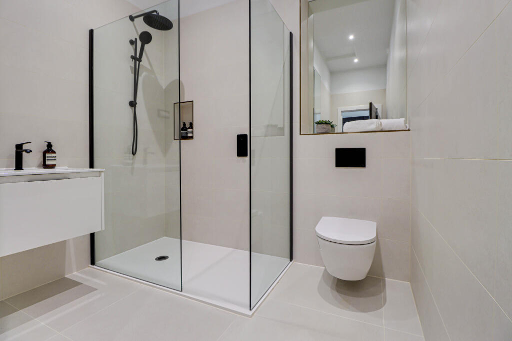 Plot 4 ensuite