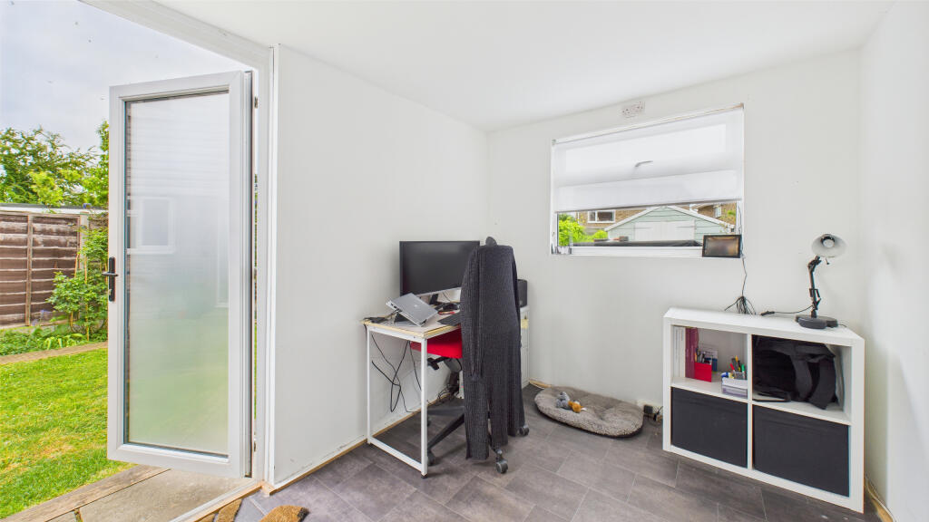 CAM04968G0-PR0043-STILL009