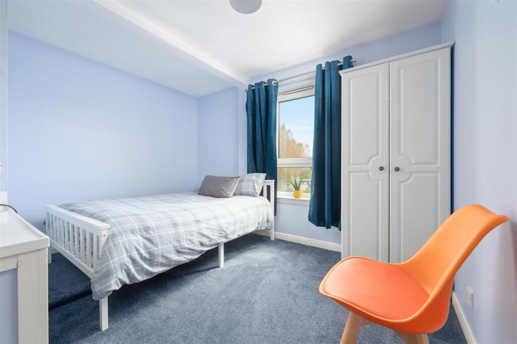 7 Fairley Court 015.JPG