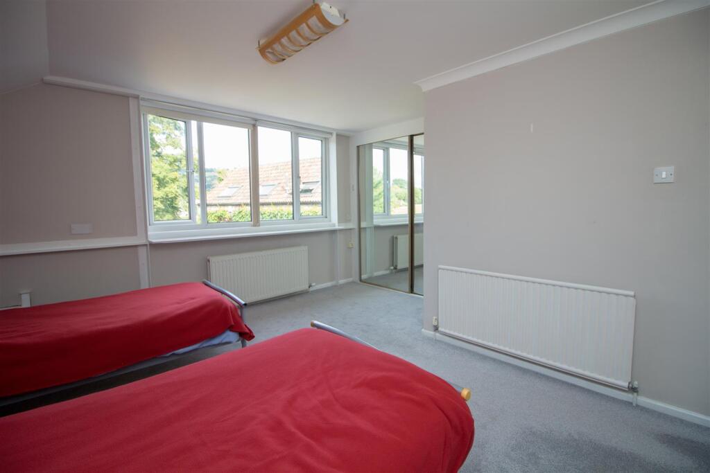 Bedroom 1.jpg