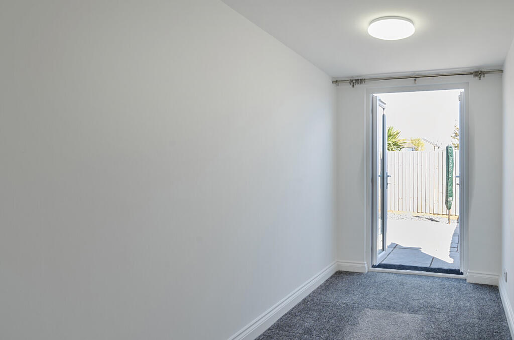 15-681a5eb48f8fc-...