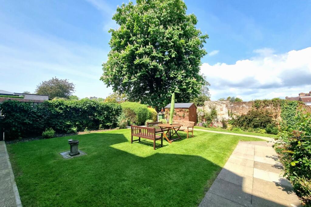COMMUNAL GARDEN