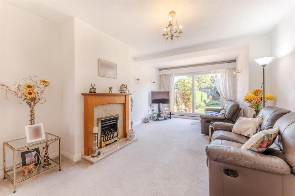 Lounge/Dining Room