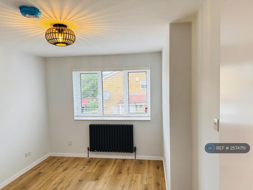Front Bedroom With En-Suit