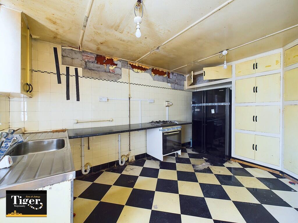 CAM02176G0-PR0463...