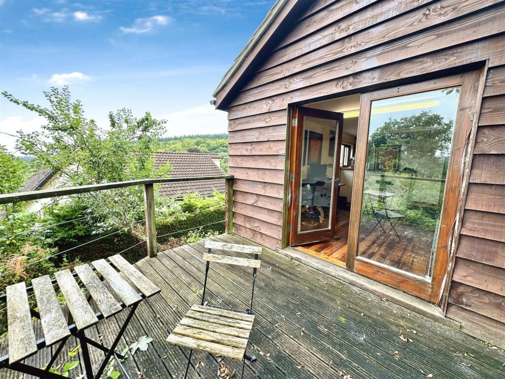 DETACHED TIMBER CLAD BUILDING
