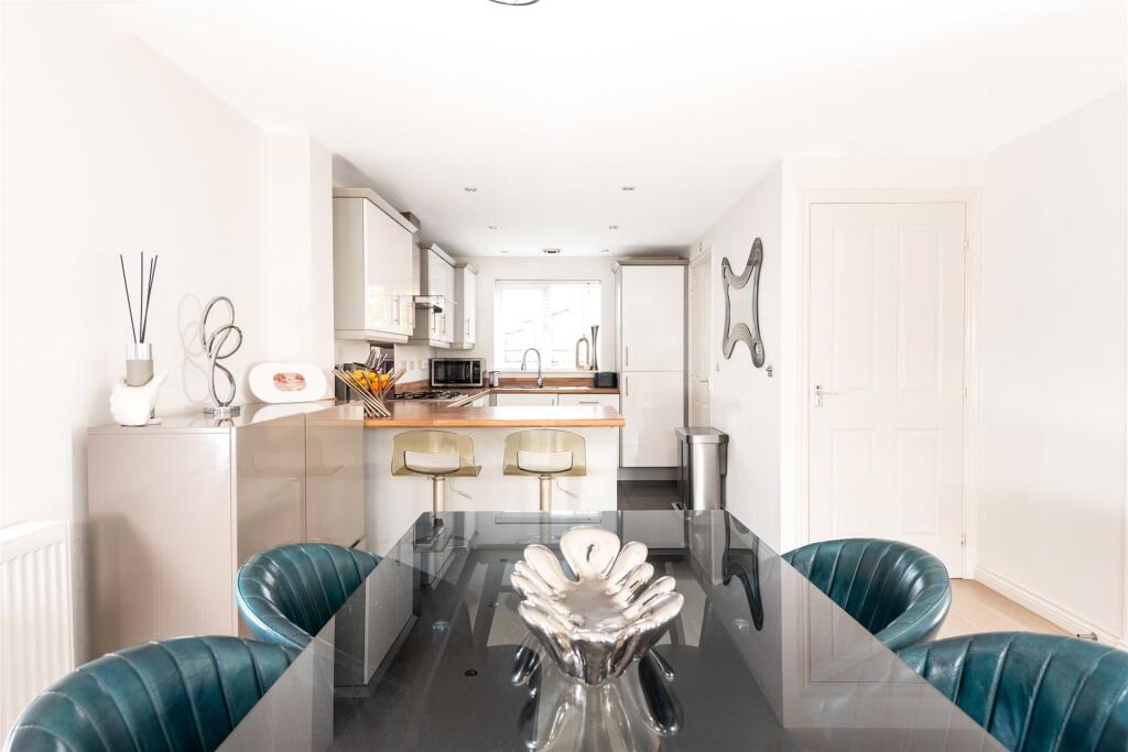 Dining/Kitchen