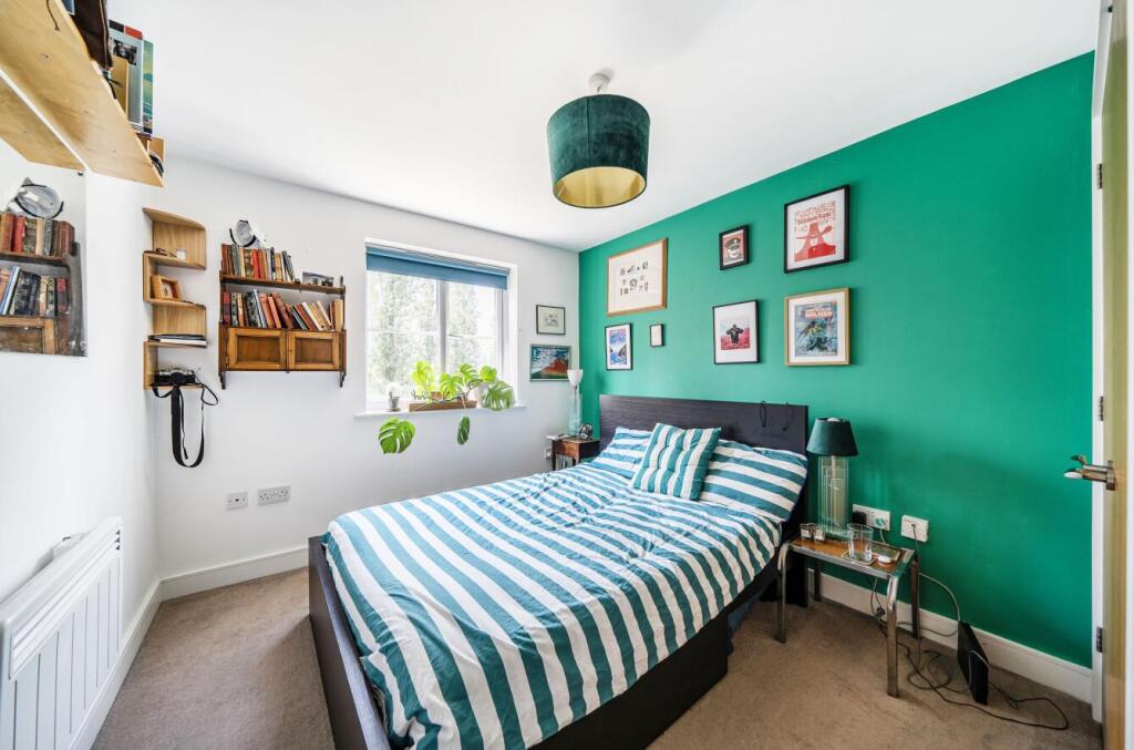 Bedroom a.jpg