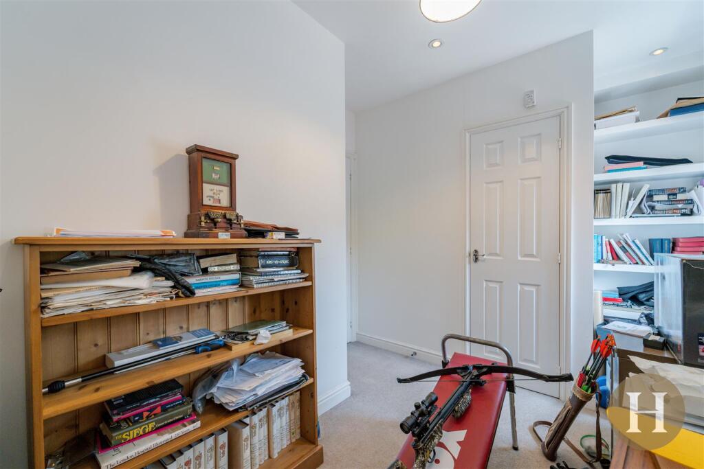 Hadleigh Estate Agents-24.jpg