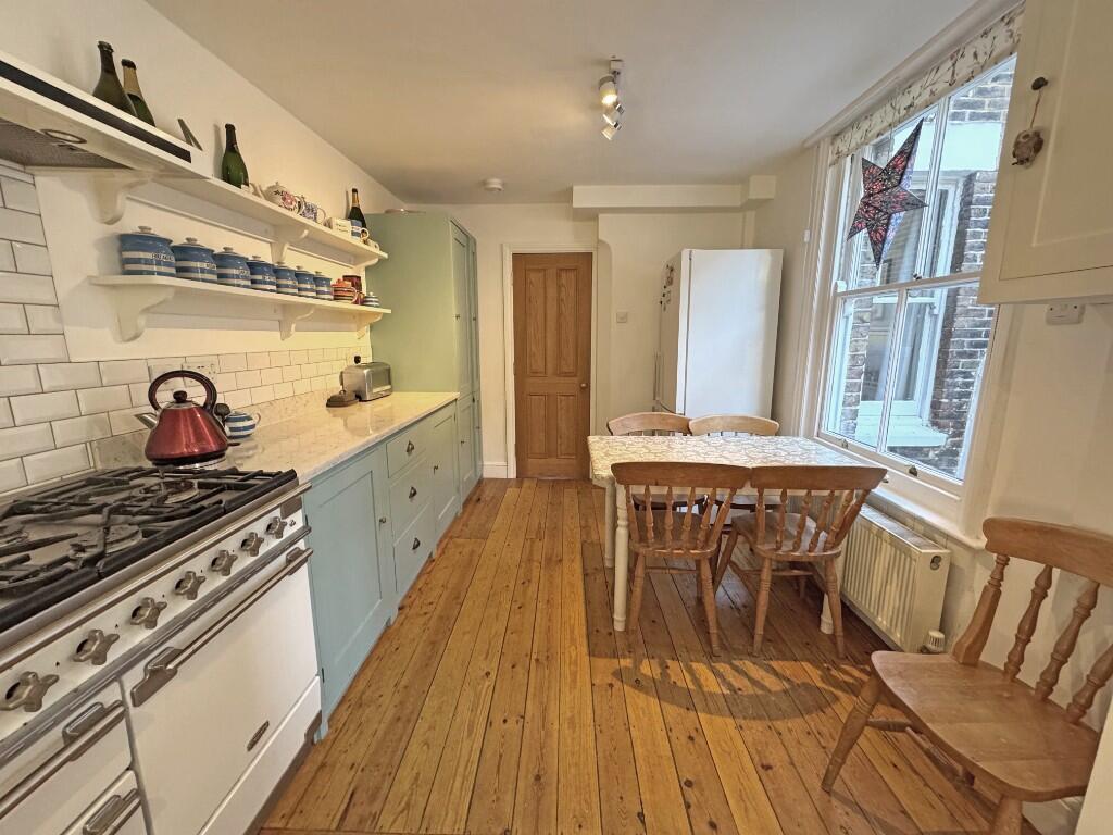 Kit/Breakfast Room