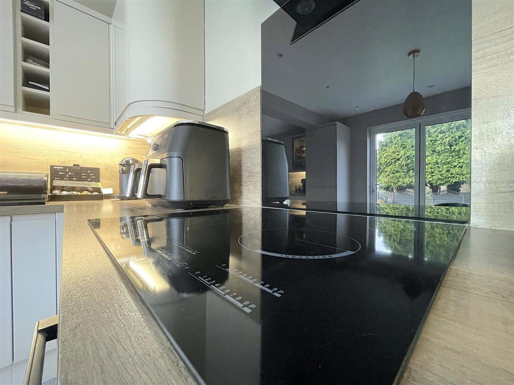 Kitchen:Dining Room (6).jpeg