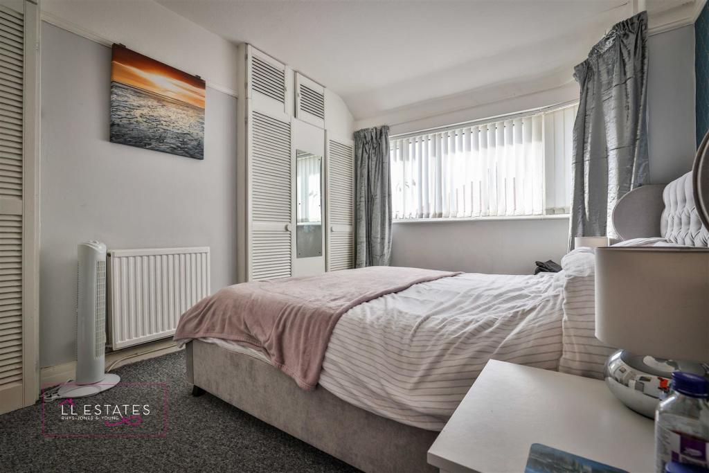 3 Knowles Avenue-10 bed 1.jpg