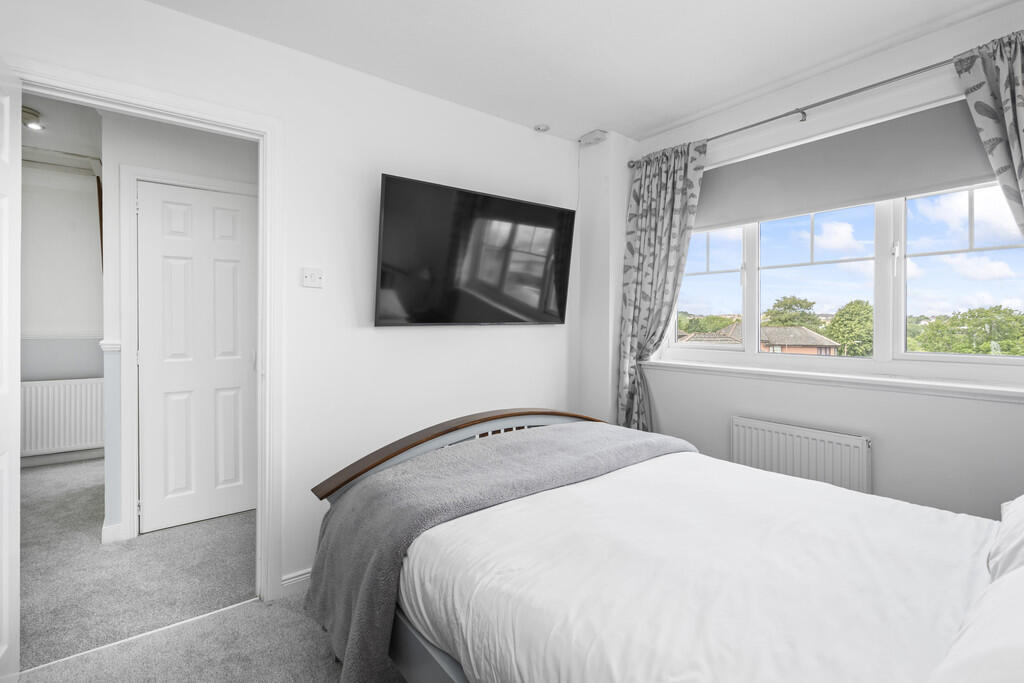 8 Fowler Cresent,...