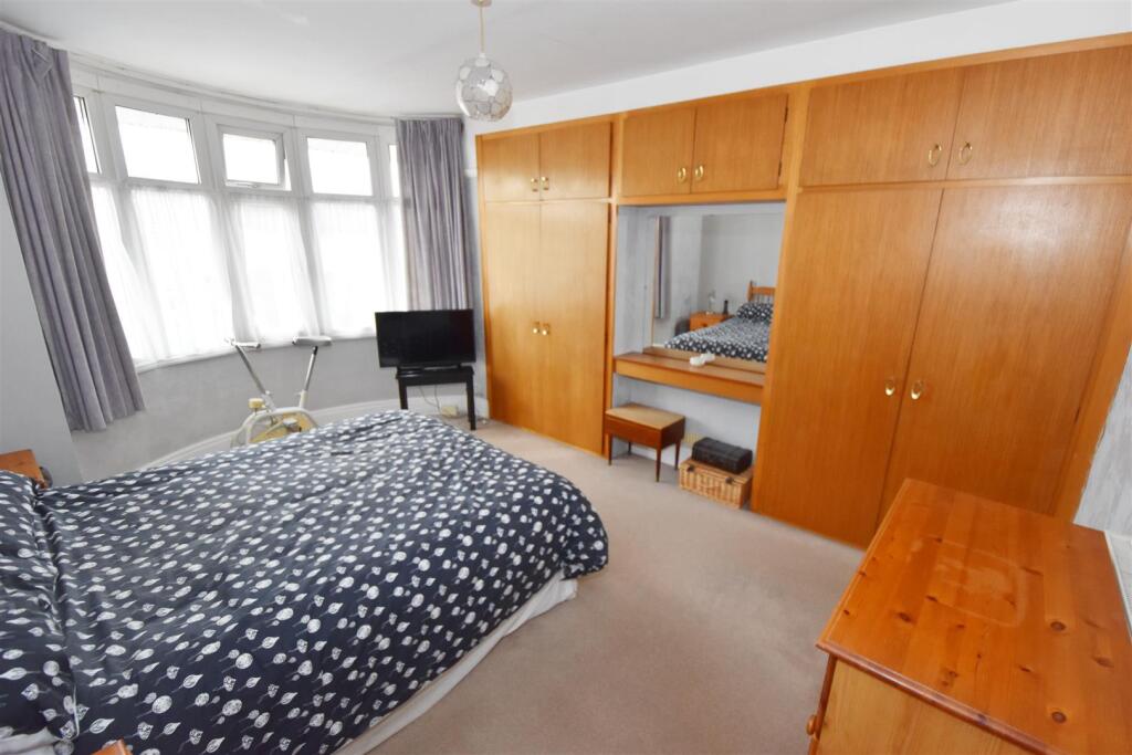 Bedroom One (1).jpg