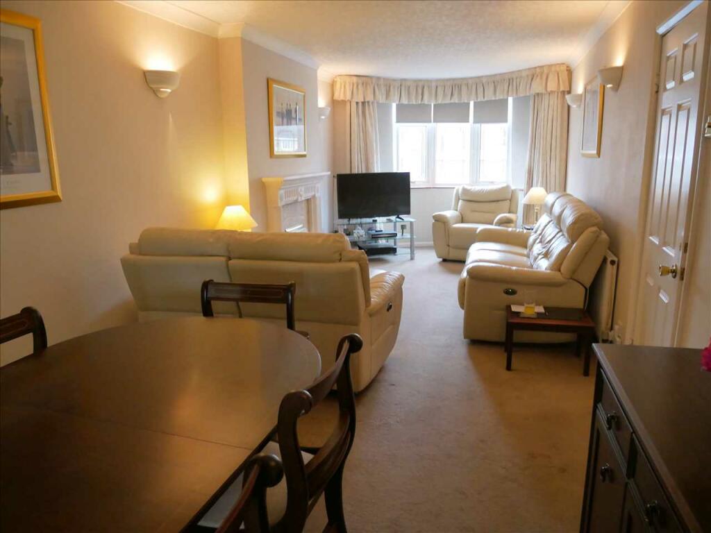 Lounge/Dining Room