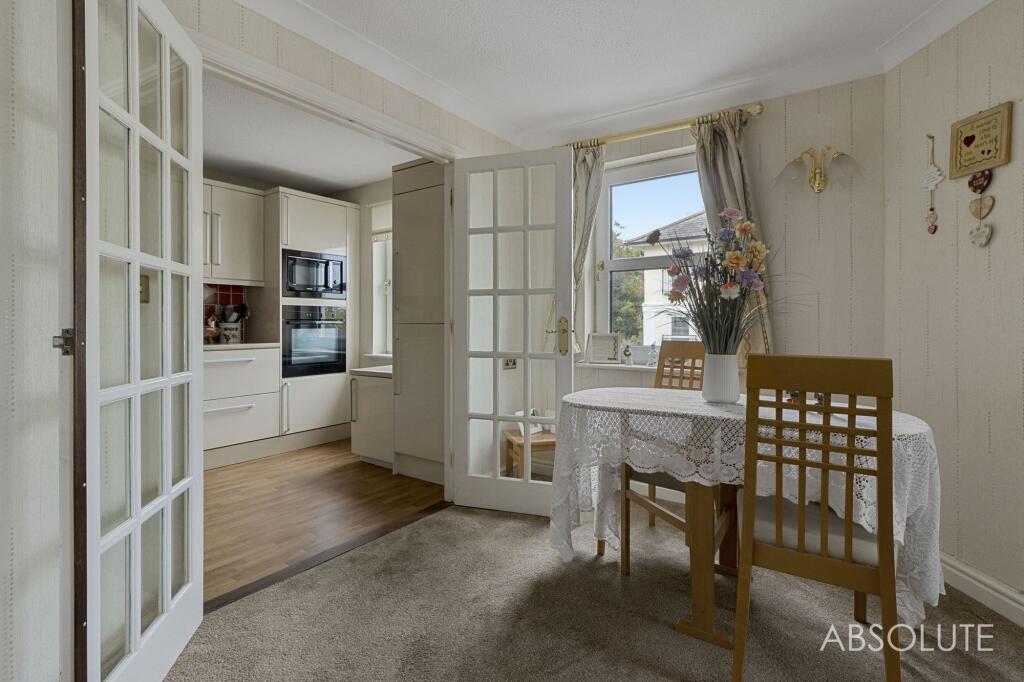 Dining area to kitchen