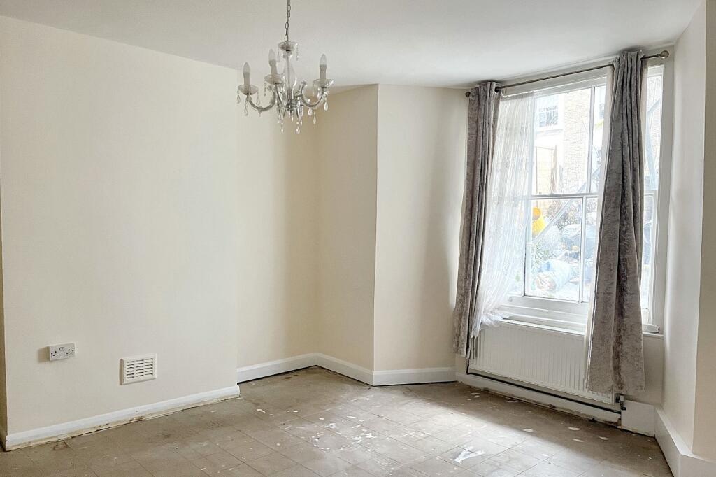 18a Godolphin Road, London,  W12 8JE
