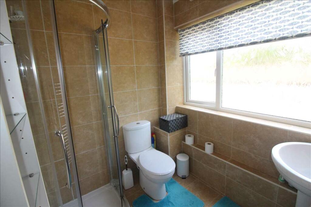 SHOWER ROOM 62 x 61