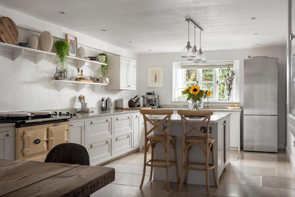 13 - Church Cottage - GL7 5HX - Web.jpg