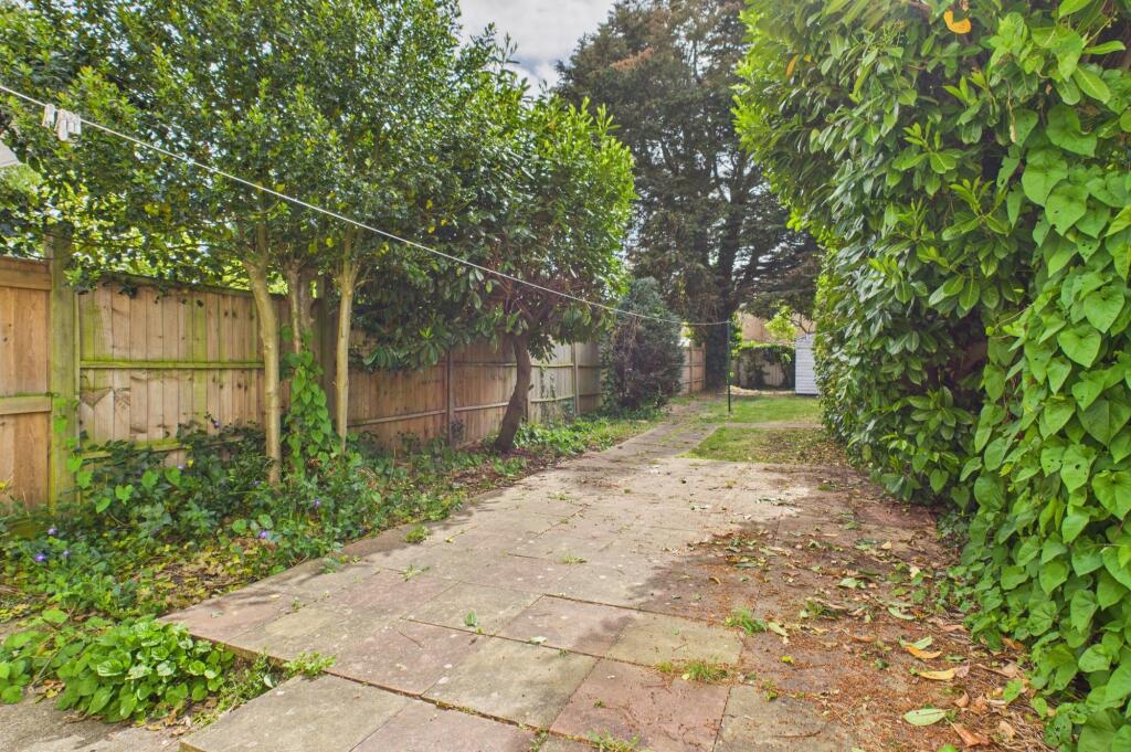 CAM02545G0-PR0406-STILL019