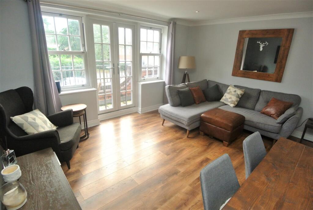 Living room 2.JPG