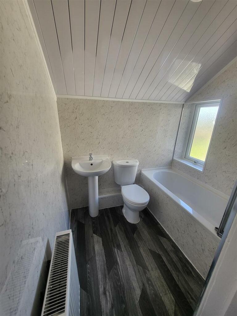 223 Glasgow Street Bathroom2.jpg