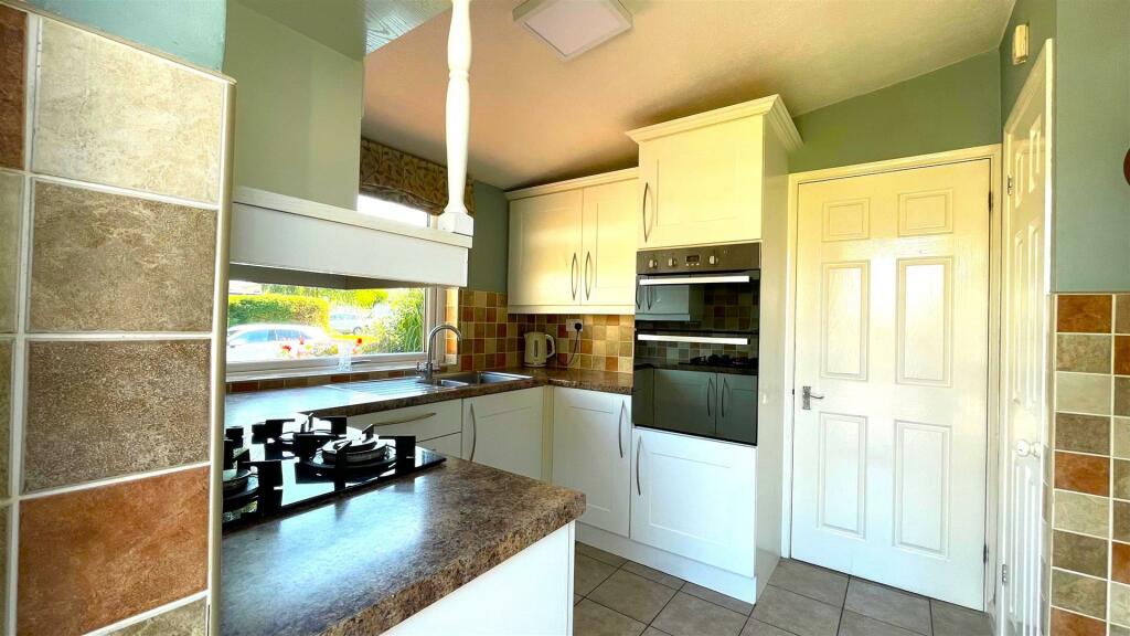 Kitchen (1).jpg