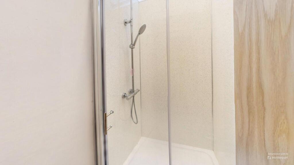 1-Barker-Gate-Flat-5-Bathroom-Defurnished 1