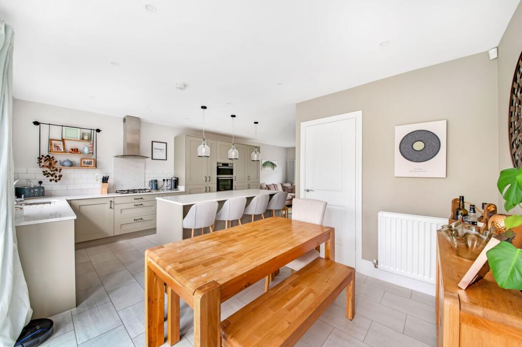 OPEN-PLAN LIVING DINING KITCHEN