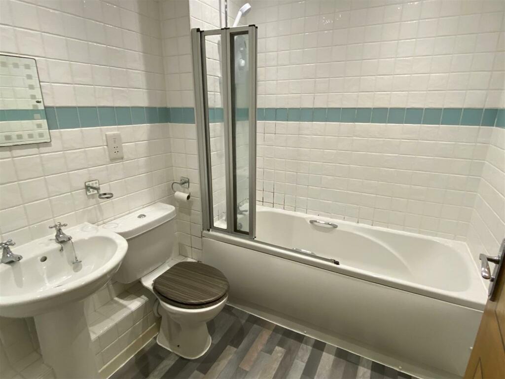 12 Venetian Views Bathroom