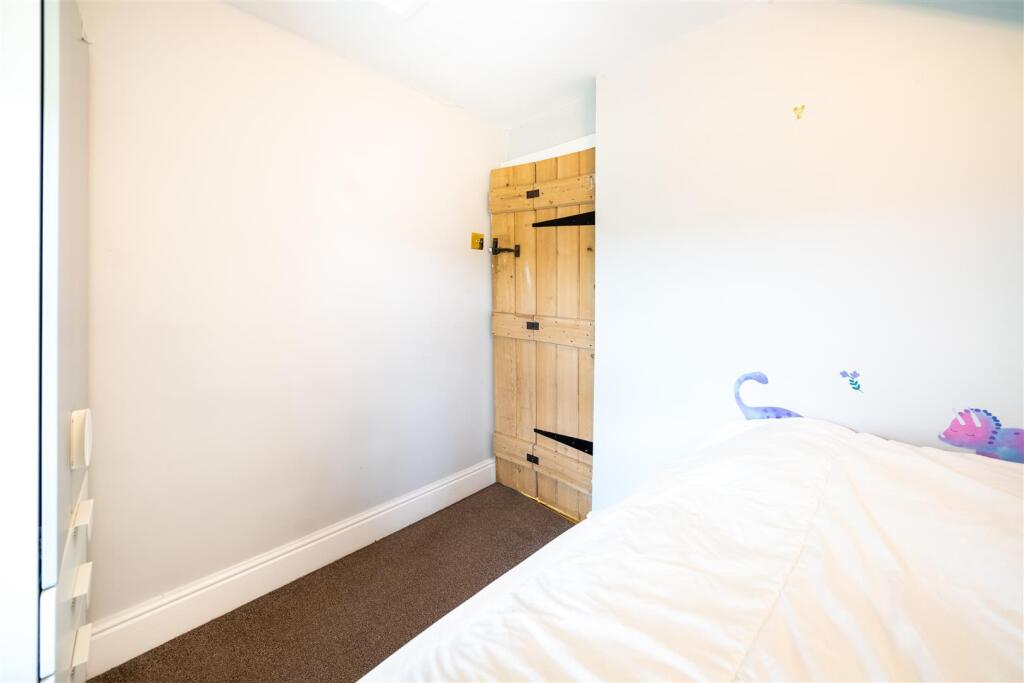 Bedroom 1-2.jpg
