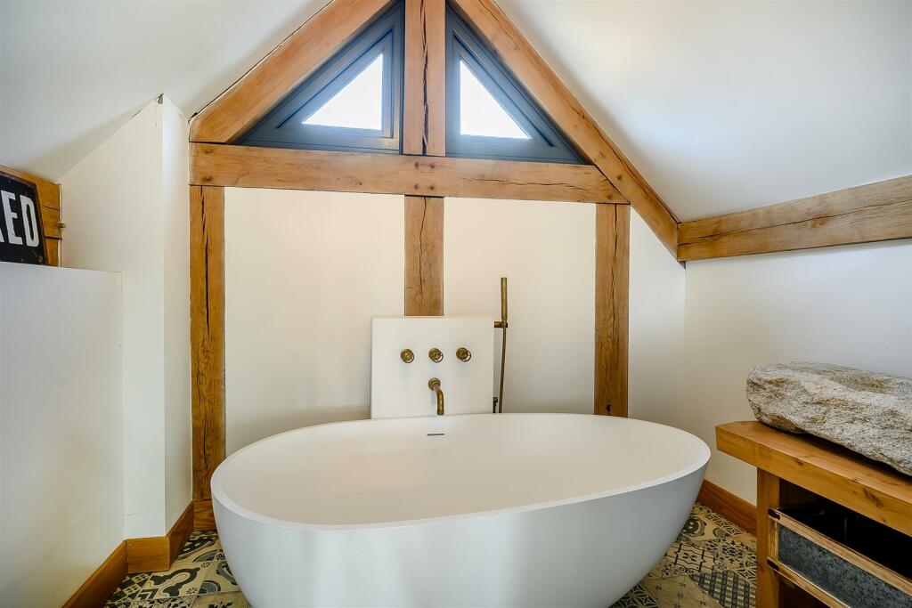 8568517-interior35.jpg