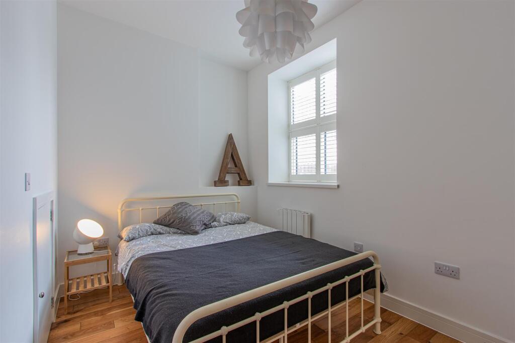 Howard Gardens 1-3, 1-5.jpg