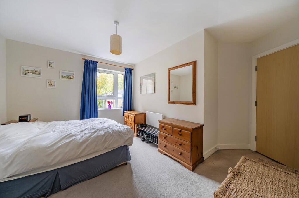 Bedroom 1b.jpg