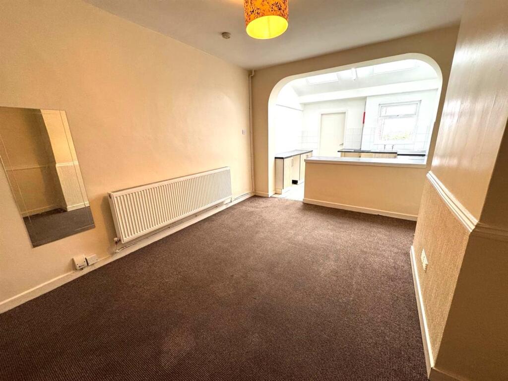 Open Plan Sitting Room/ Kitchen Pic 1