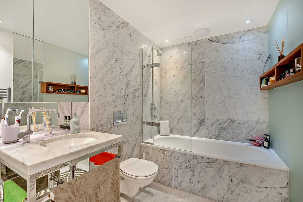1109 bathroom.jpg