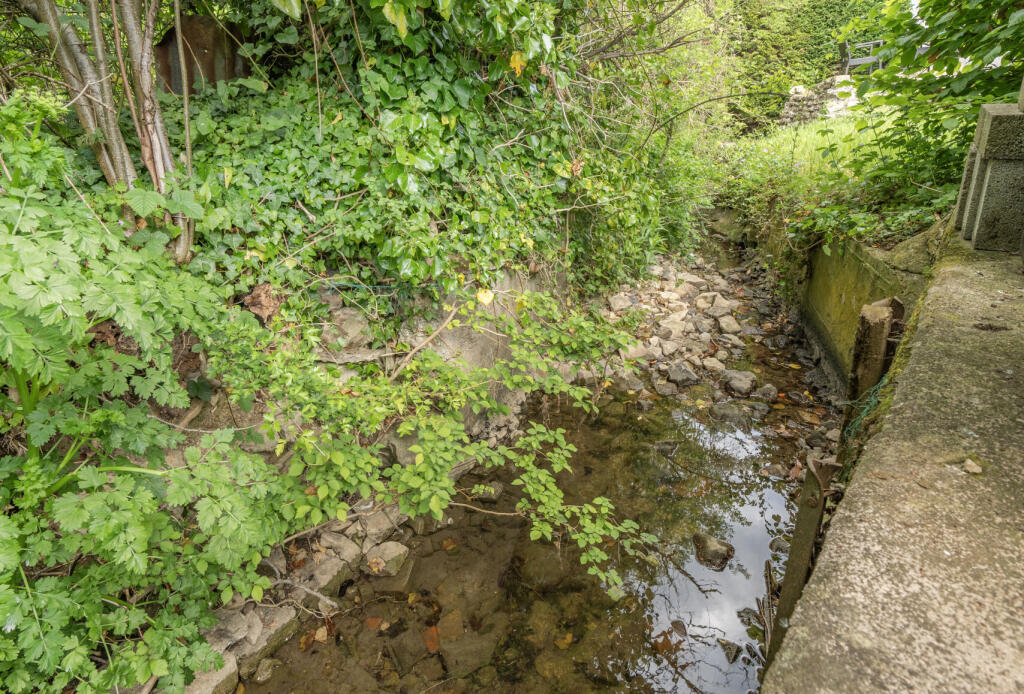 10-681e2874d4e24-...