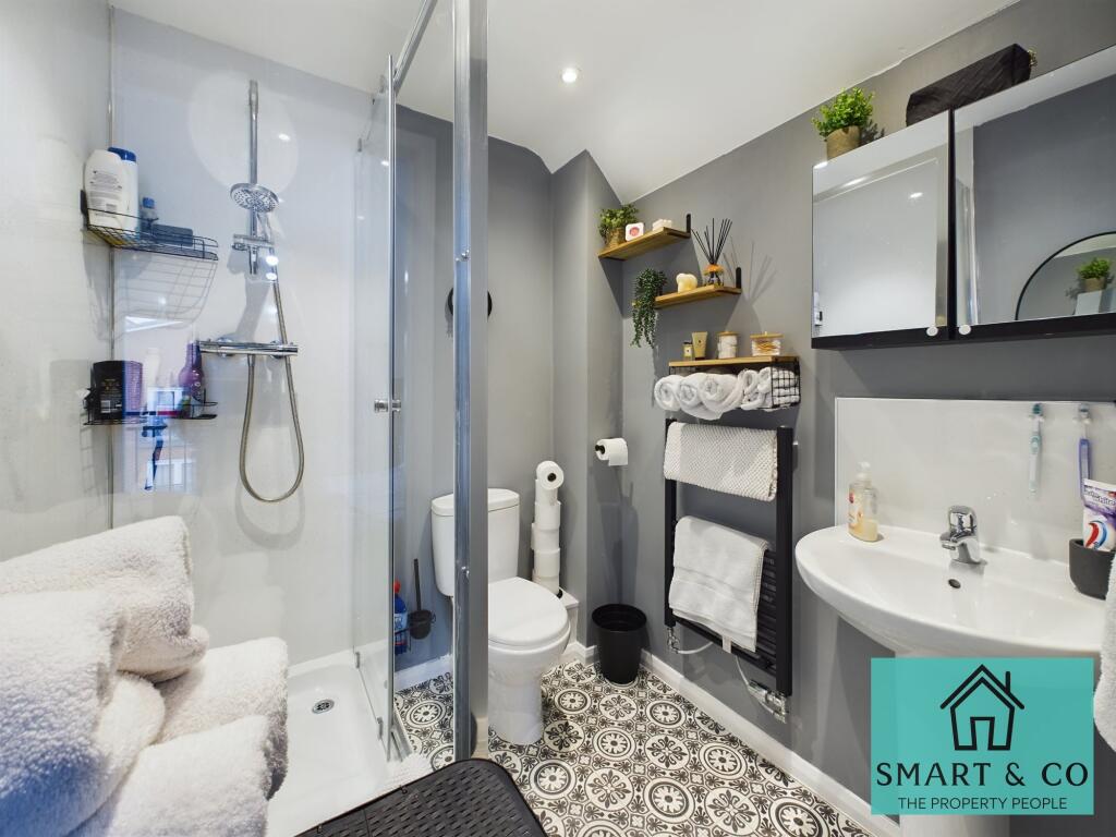 EN SUITE