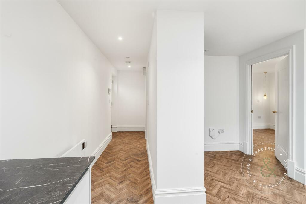 Cathedral Road, Apt 3, HernCrabtree (7).jpg