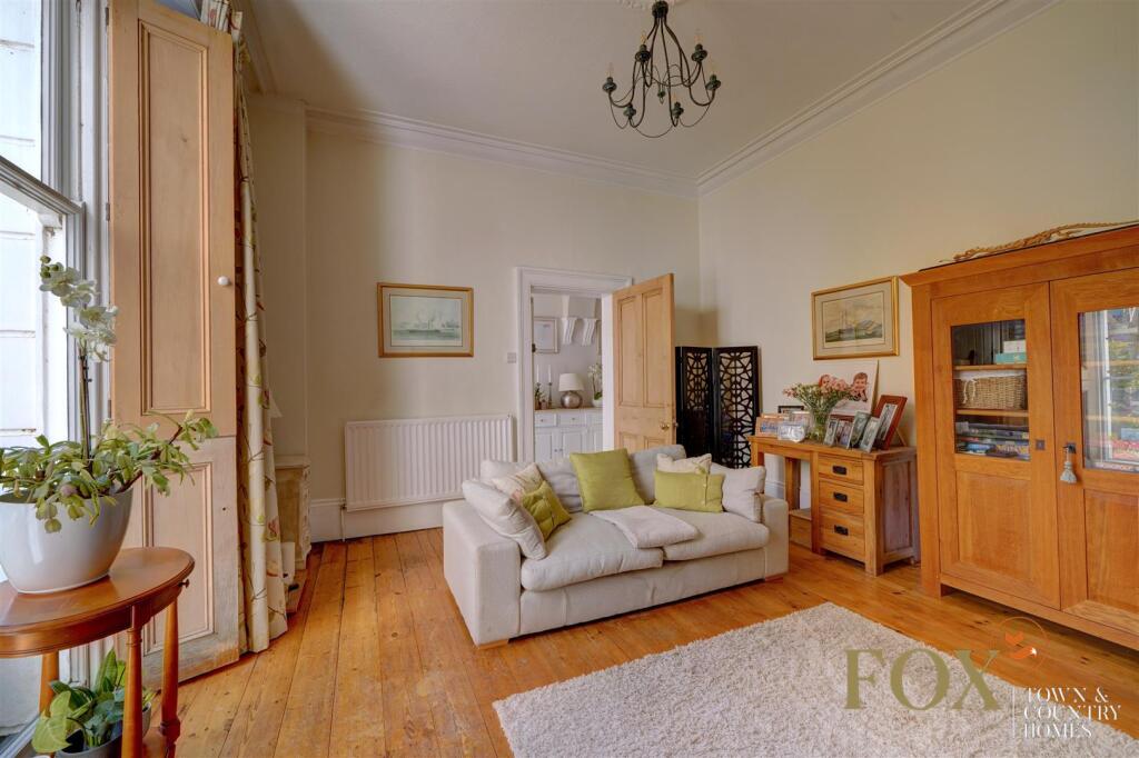 11 Lansdowne Crescen