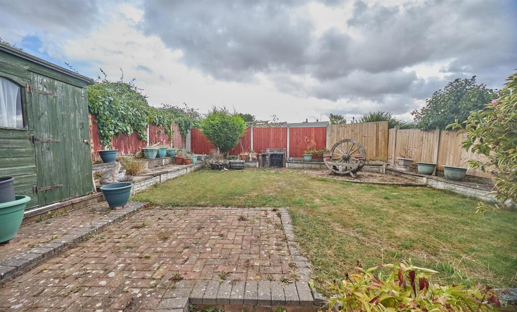 6 Chatsworth Close BB 3.jpg