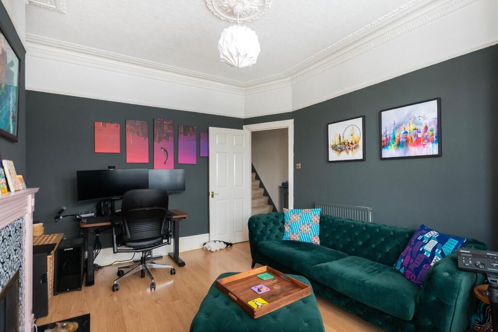 2W4RBN - Living Room B.jpg