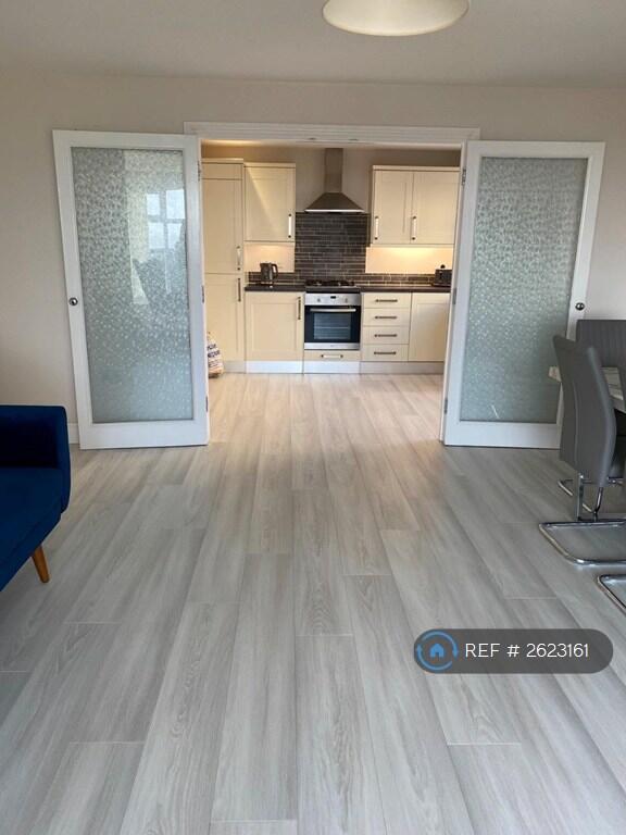Kitchen With Integrated Appliances 