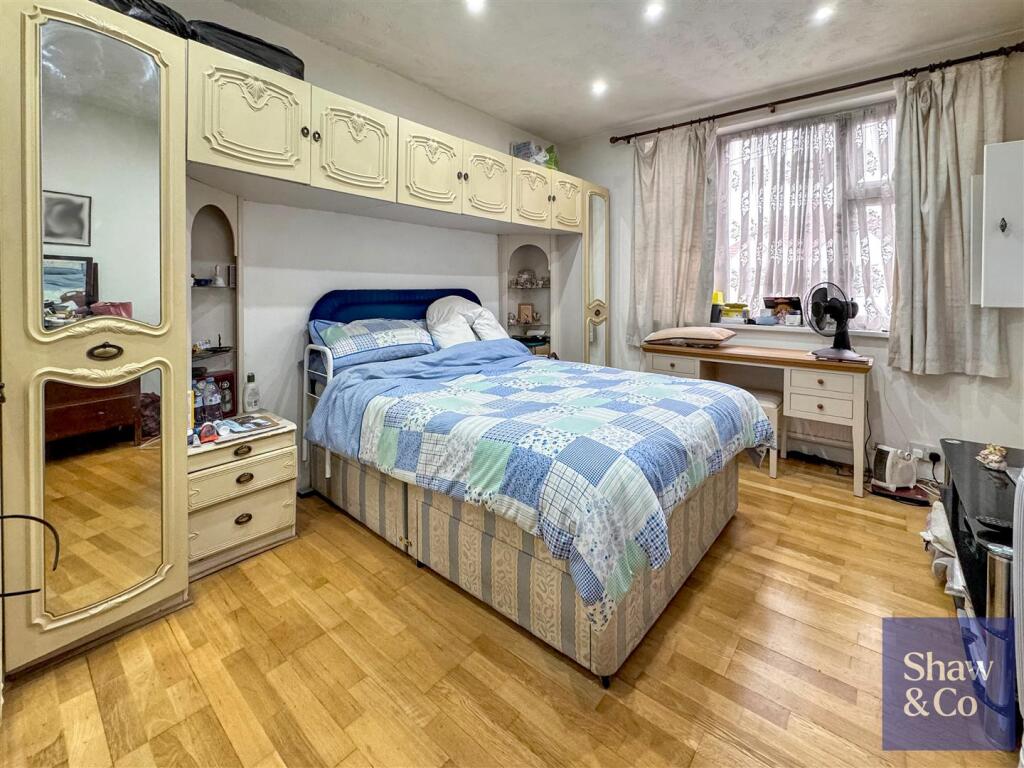 Bed 1.jpeg