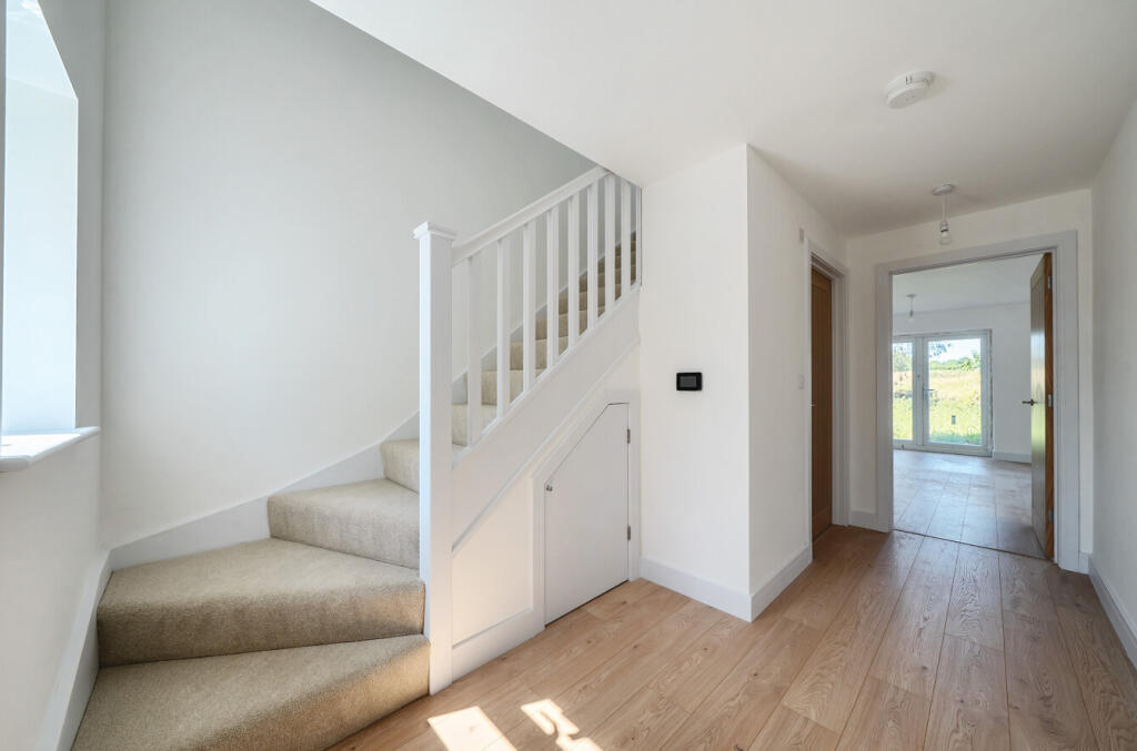 1303880-7-6877d91...